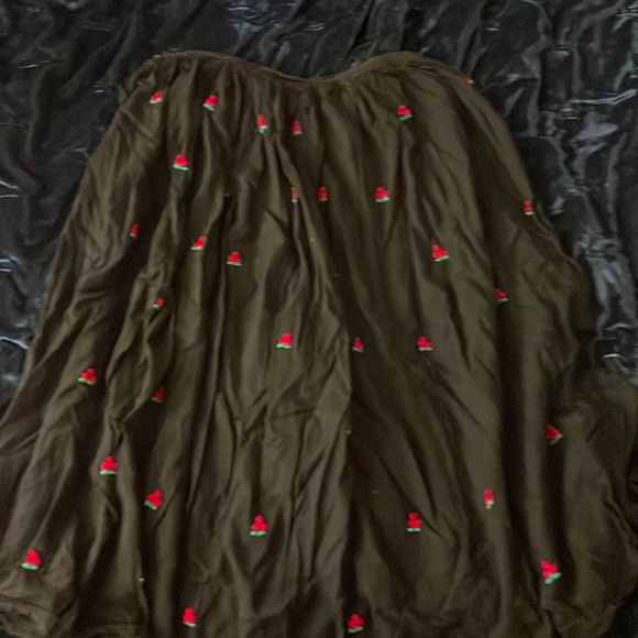 Black midi skirt with cherrys stitched - Picture 1 of 2